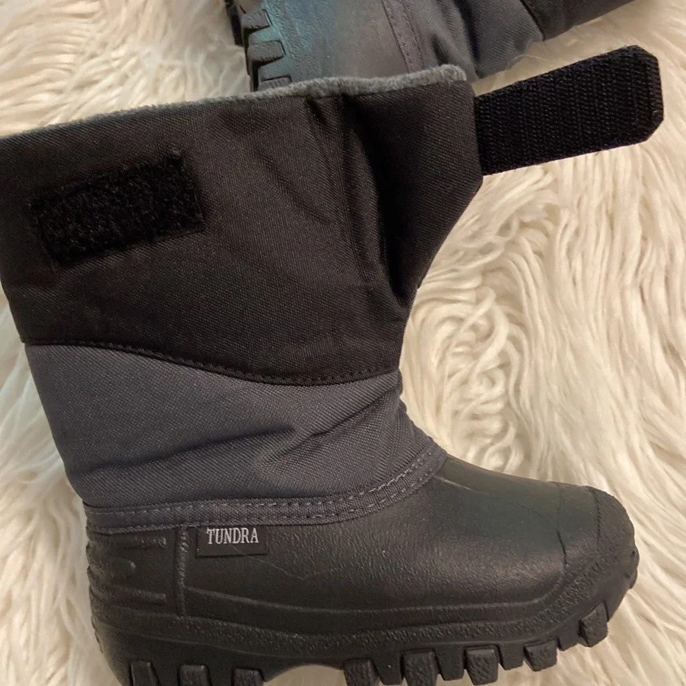 TUNDRA Kid Boots size 11 BNWOT color black and gray made in Canada